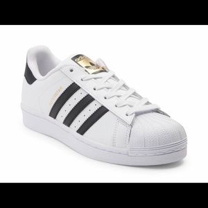 Adidas superstar.